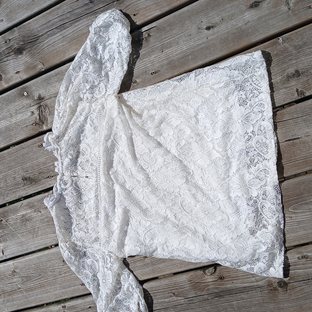 Cable & Gauge White Lace Blouse - Picture 7 of 7